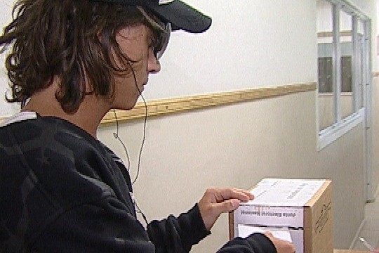 Sebastián Graviotto votando en las elecciones presidenciales de Argentina de 2007
